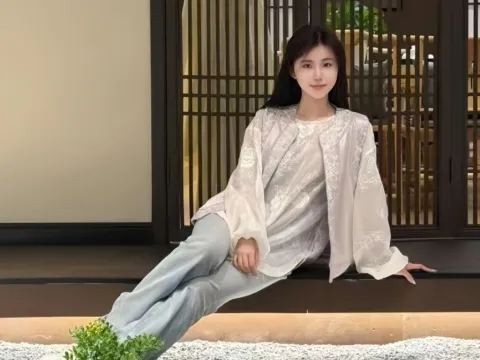Webcam Sex Model luiyi on Live Jasmin